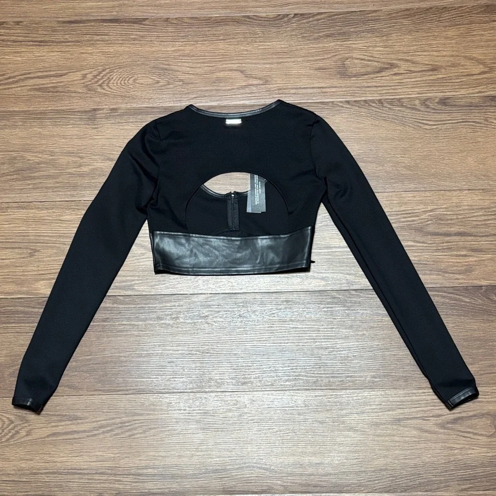 NWT Maniere De Voir Black Cut-Out Faux Leather Crop Top Size 6 - Picture 3 of 6